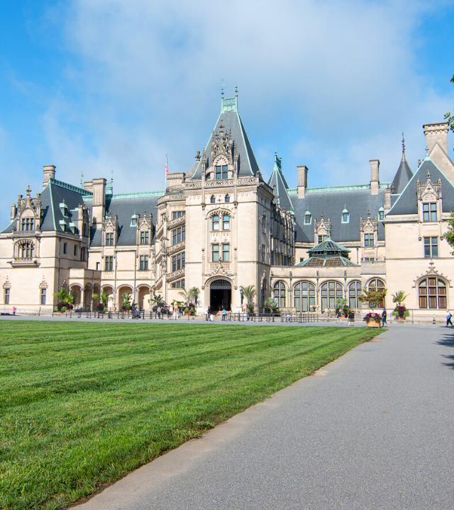 Front fa&ccedil;ade of the Biltmore House in Asheville, North Carolina